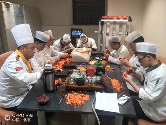 拳不離手 曲不離口